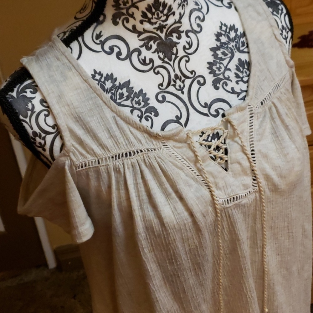 Cold shoulder top M/M - Picture 4 of 5
